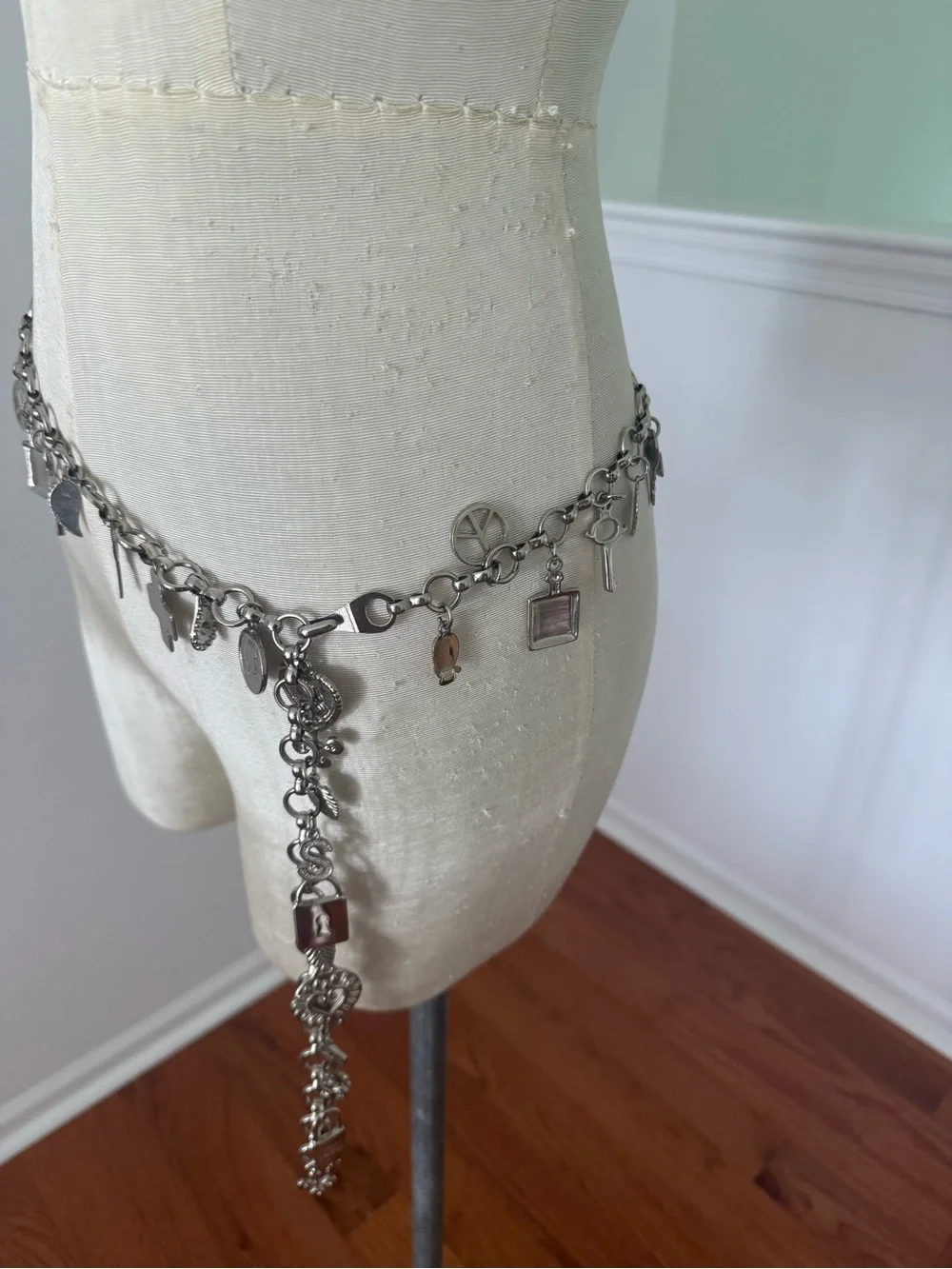 N/A stylish silver